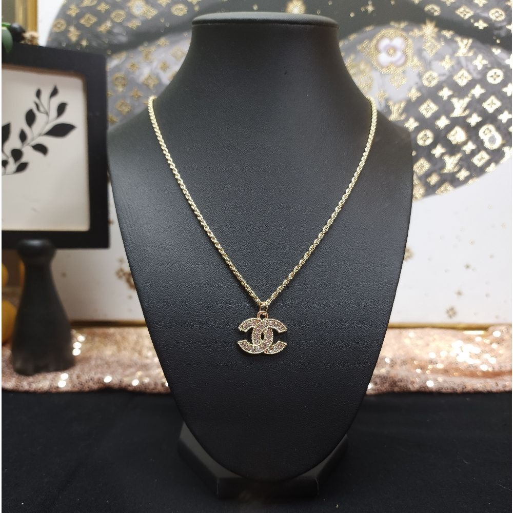 Repurposed Charm On 21" Unbranded Chain - Picture 2 of 6